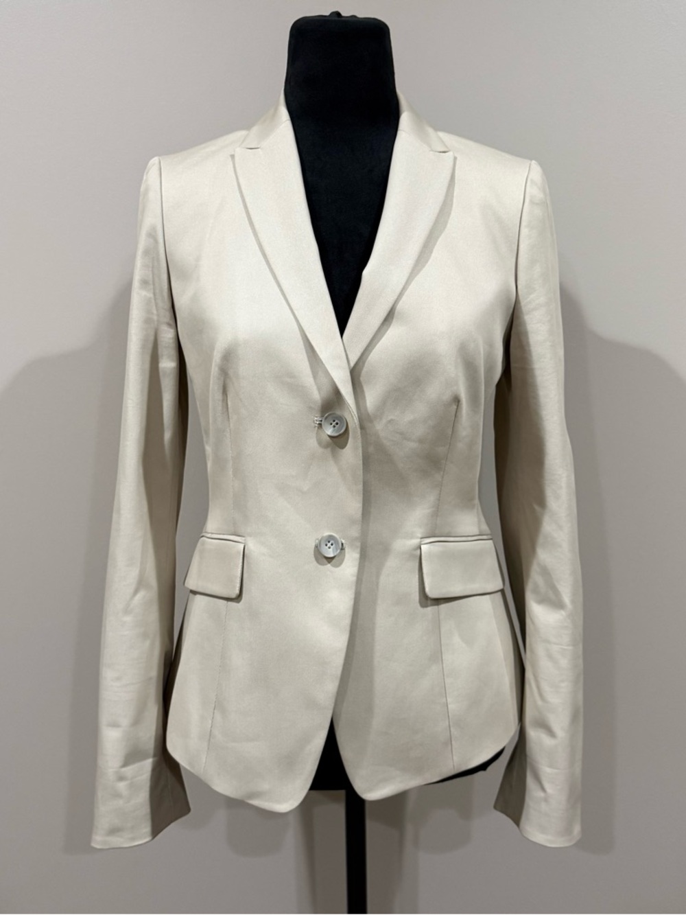 Club Monaco Tailored 2-Button Blazer in Cream/Off-White